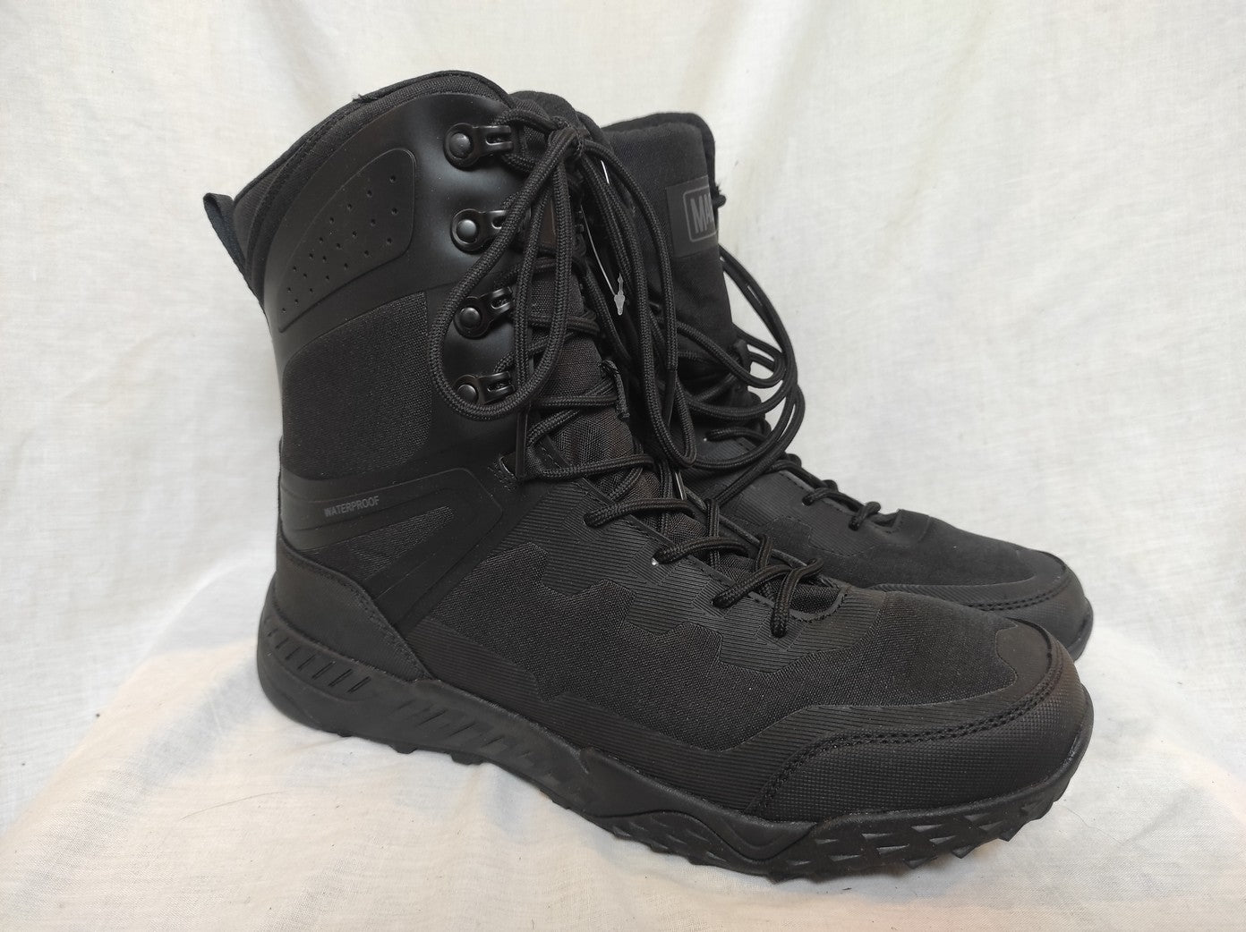 Near new MAGNUM Ultima 8.8 waterproof lined boots combat hiking side zip vegan