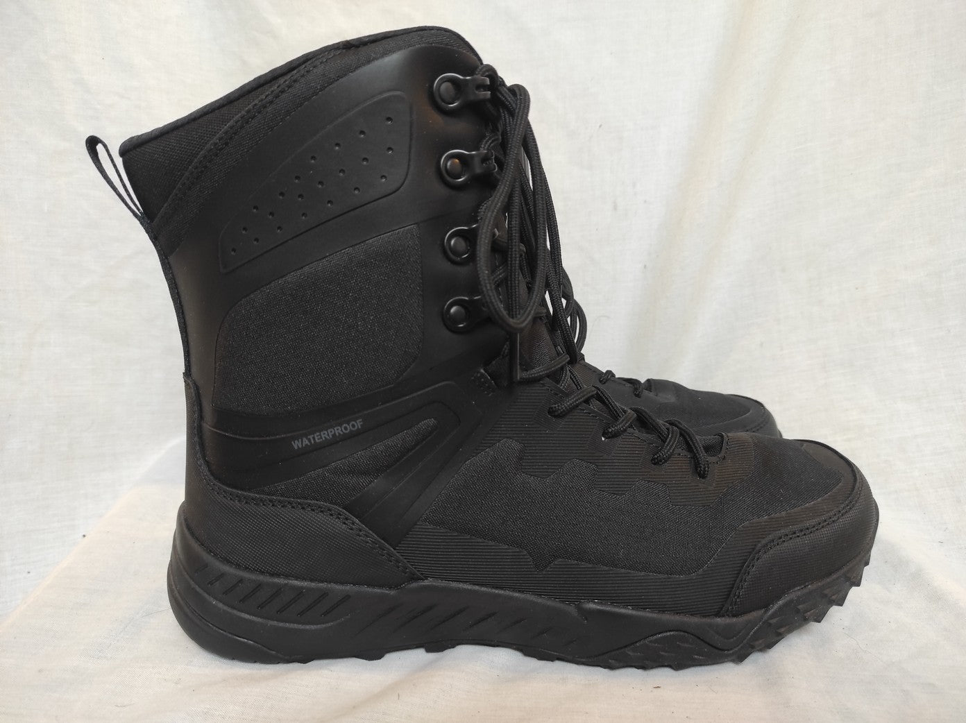 Near new MAGNUM Ultima 8.8 waterproof lined boots combat hiking side zip vegan