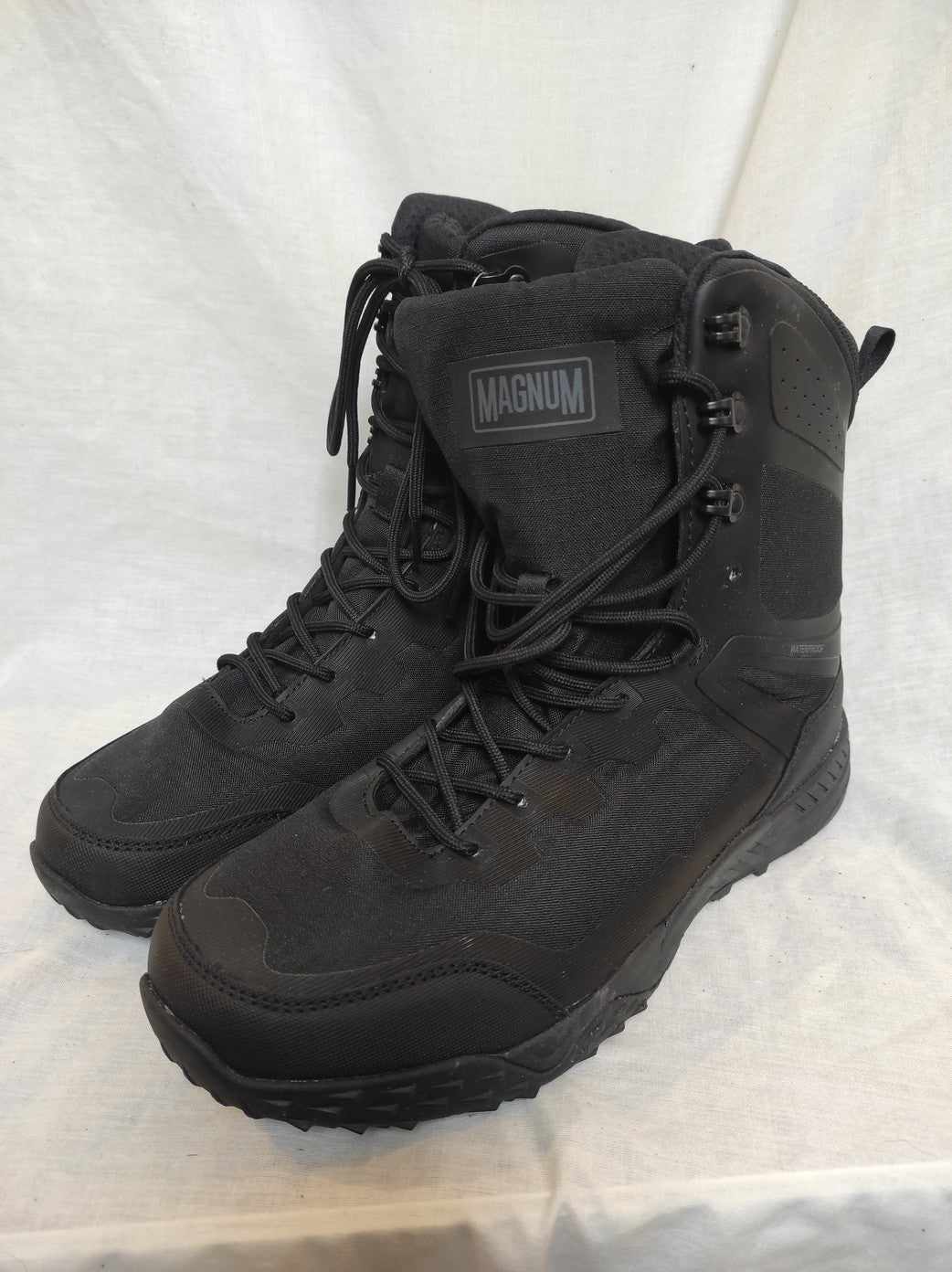 Near new MAGNUM Ultima 8.8 waterproof lined boots combat hiking side zip vegan