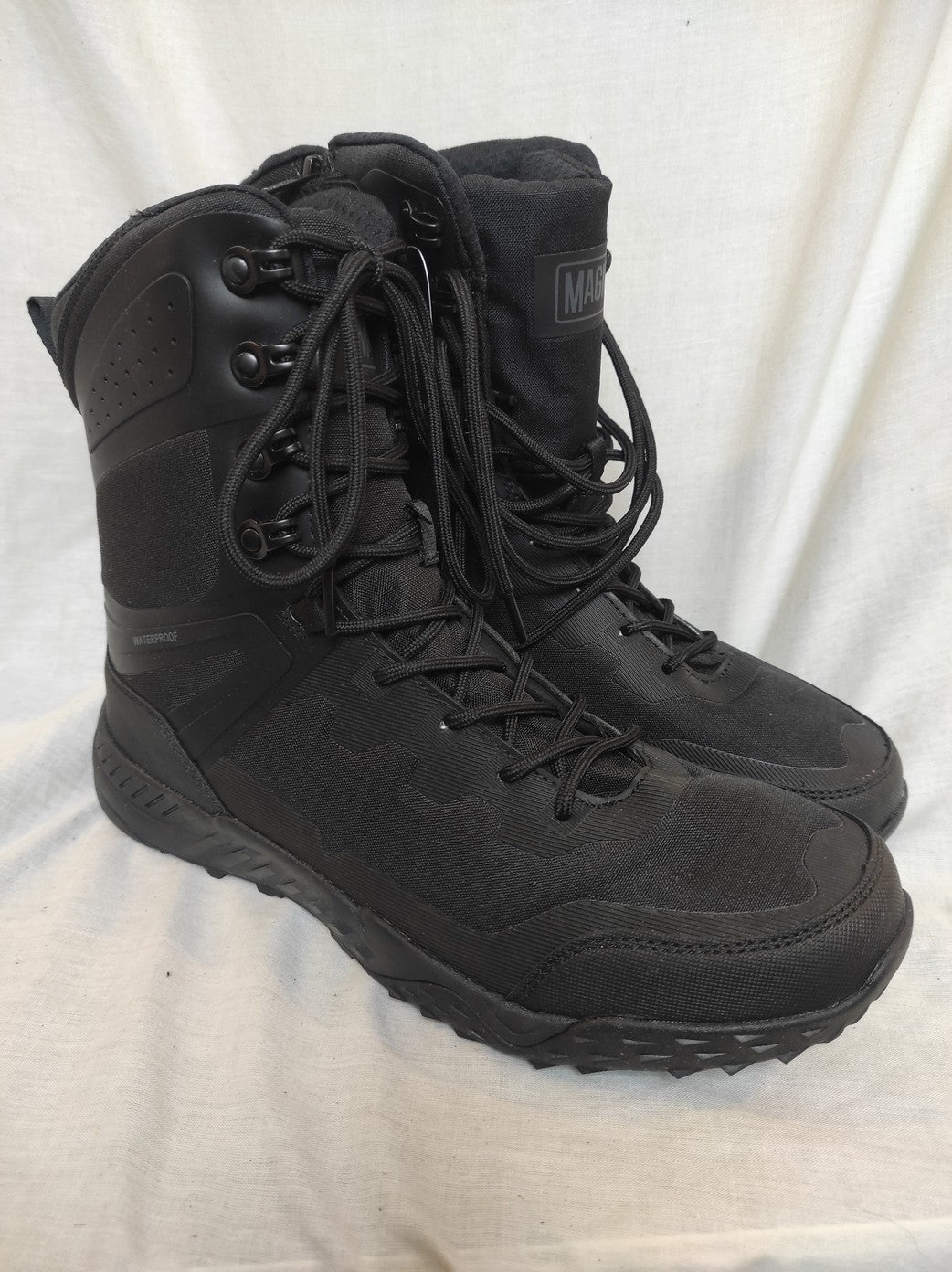 Near new MAGNUM Ultima 8.8 waterproof lined boots combat hiking side zip vegan
