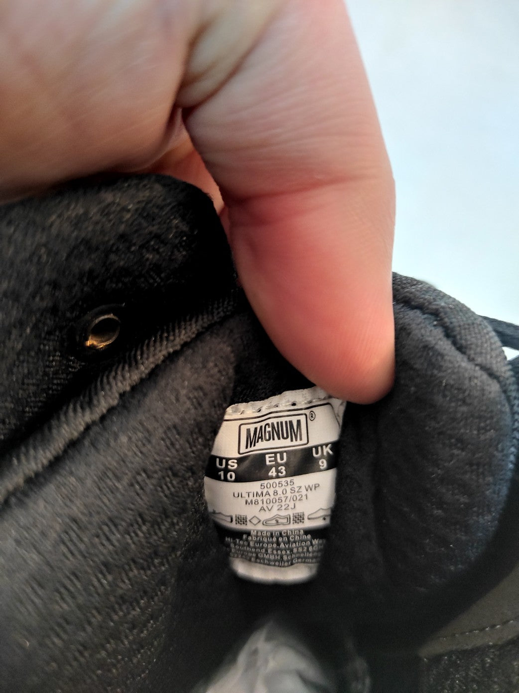 Near new MAGNUM Ultima 8.8 waterproof lined boots combat hiking side zip vegan