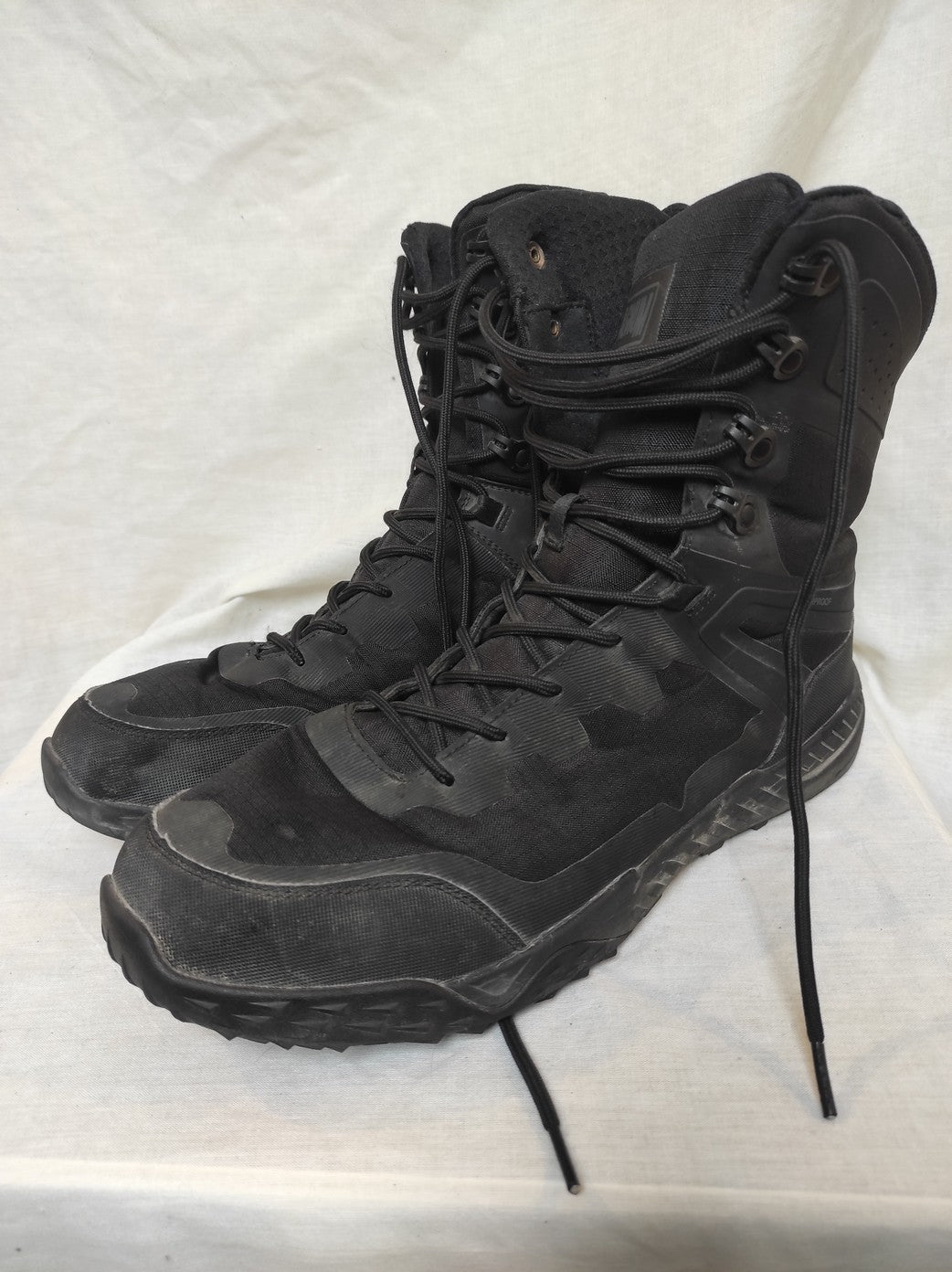 Used MAGNUM Ultima 8.8 waterproof lined boots combat hiking side zip vegan