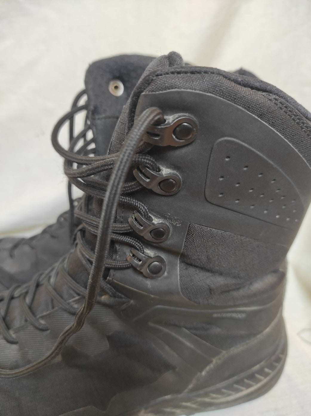 Used MAGNUM Ultima 8.8 waterproof lined boots combat hiking side zip vegan