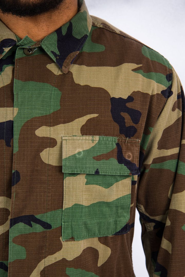 New Vintage 1990s US army woodland BDU camouflage jacket coat surplus camo military ripstop unissued