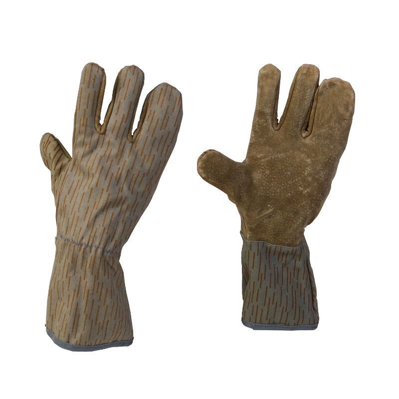 New Unissued East German Army three finger gloves mittens communist NVA DDR strichtarn raindrop camo GDR military gardening