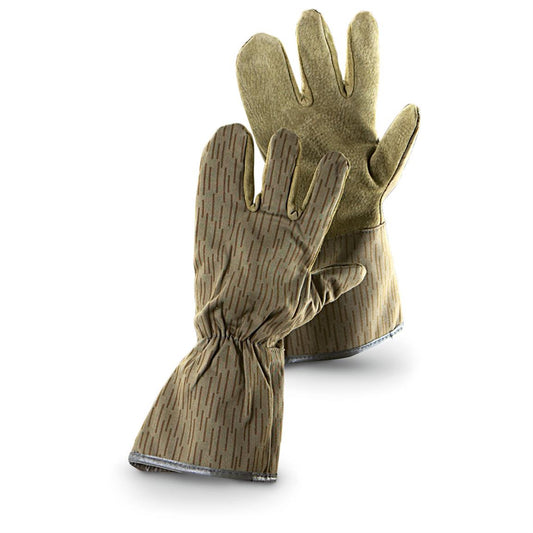 New Unissued East German Army three finger gloves mittens communist NVA DDR strichtarn raindrop camo GDR military gardening