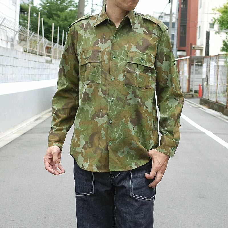 Vintage 1990s Romanian army M90 shirt fieldshirt camo camouflage leaf military fieldshirt